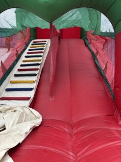 Glissade Monstre Croco – vue intérieur de la glissade gonflable commerciale à louer