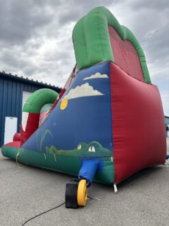 Glissade Monstre Croco – vue côté de la glissade gonflable commerciale à louer